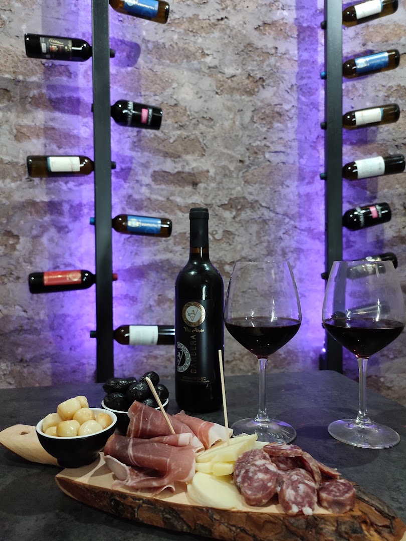 La Nevera Wine Bar