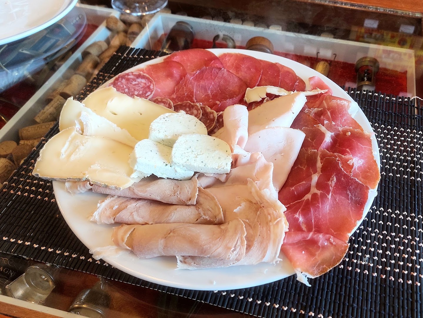 La Papperia Prodotti Tipici MANGI BEVI E PORTI VIA, Alzate Brianza