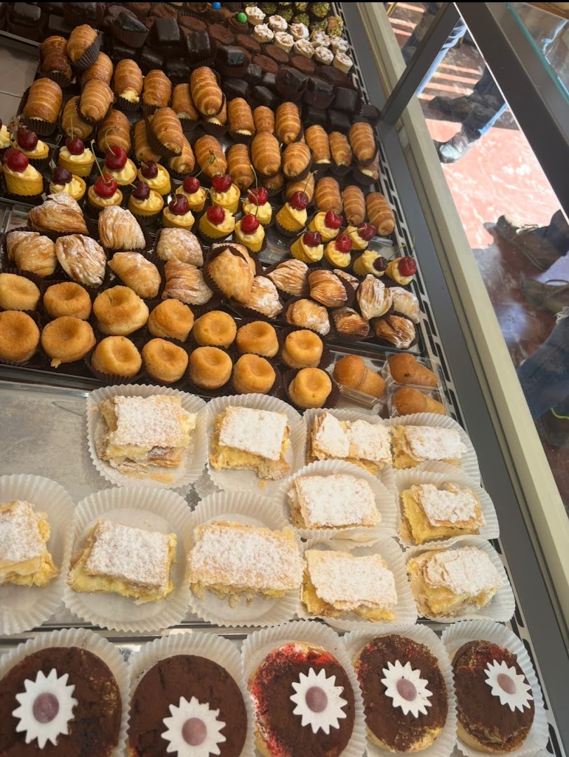 La pasticceria gelateria Laura, Villafranca in Lunigiana