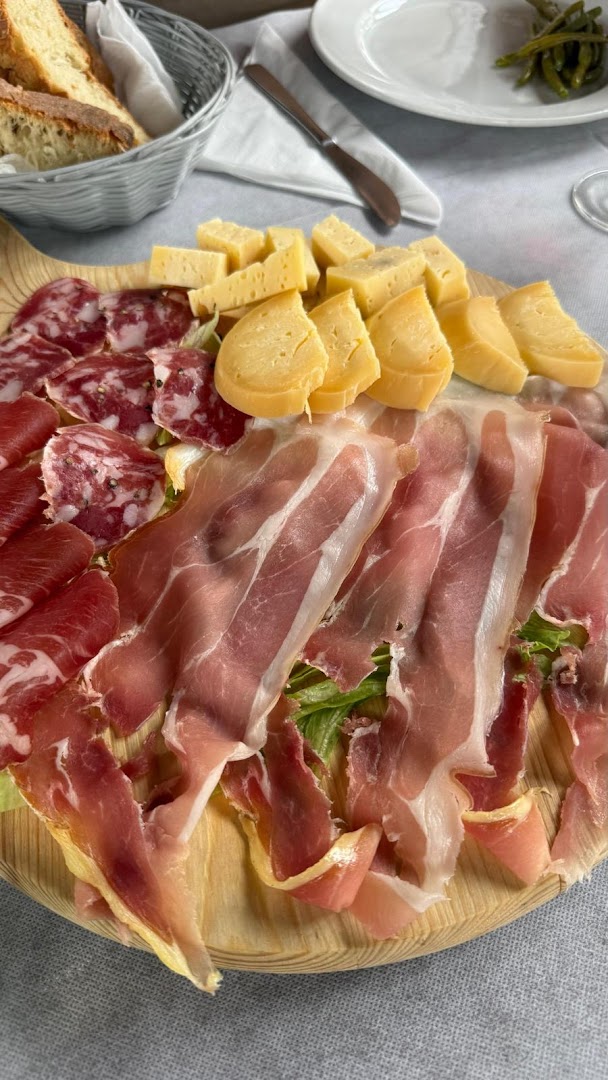 La Petrusa Trattoria, Longi