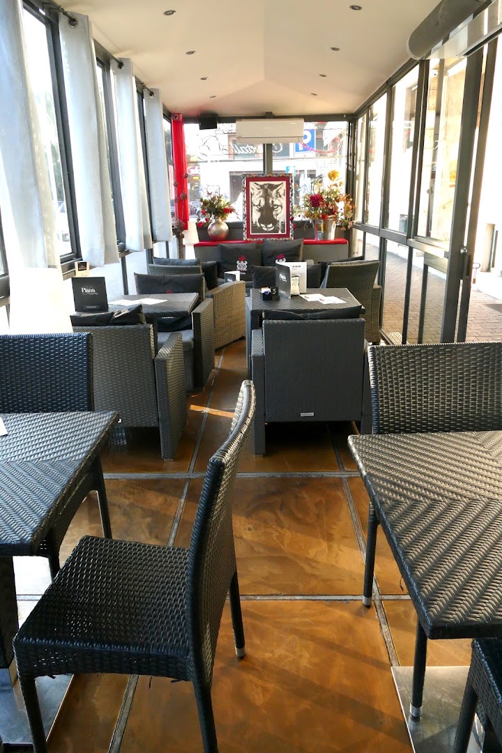 La Piazza Cocktail Caffè & Restaurant