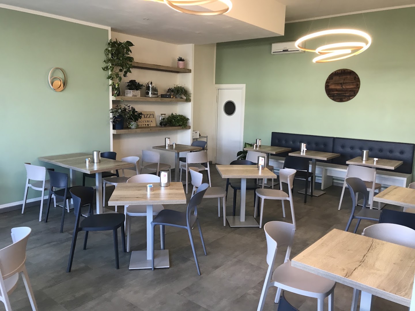 La Piazza pasticceria & bistrot
