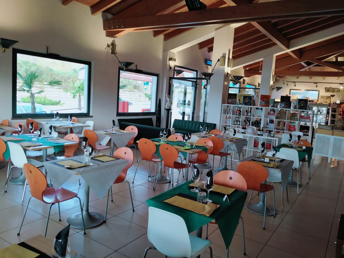 La piazzetta del Coffee Ristoro 76