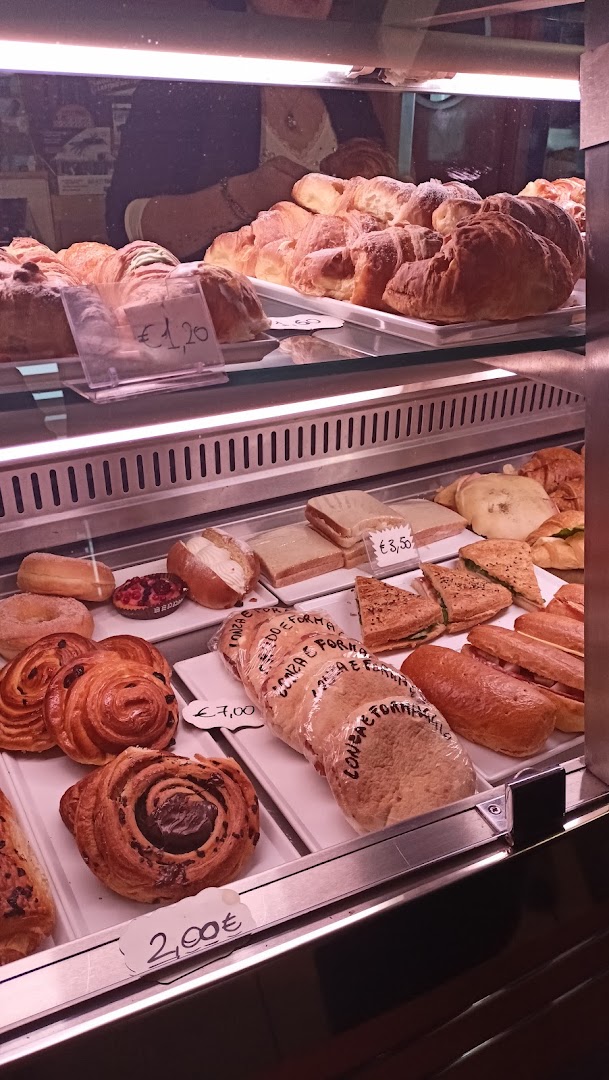 La piazzetta del Coffee Ristoro 76