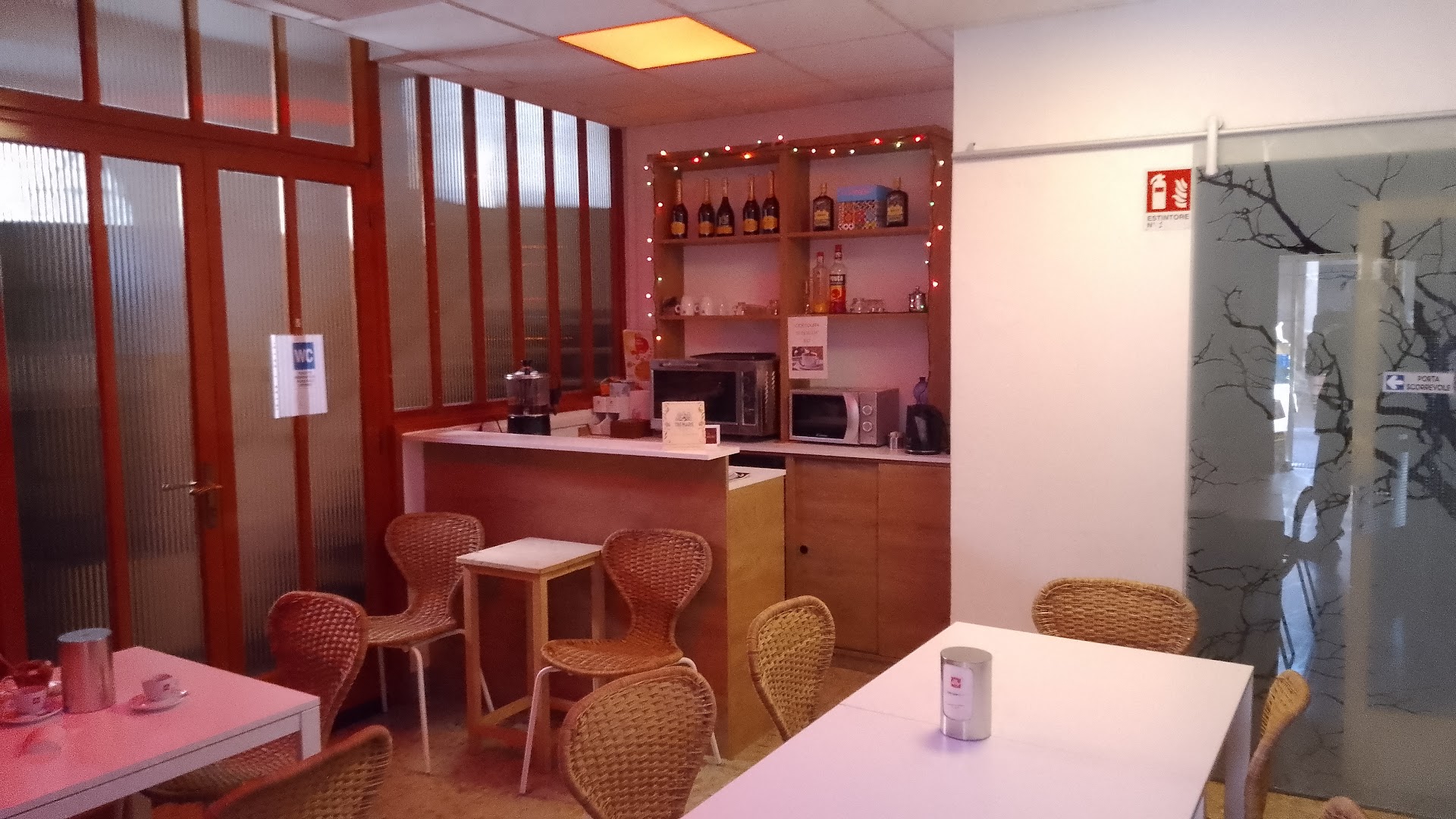 La Piccola Bottega Di Azzone: Bar, Alimentari, Tabacchi, Giornali
