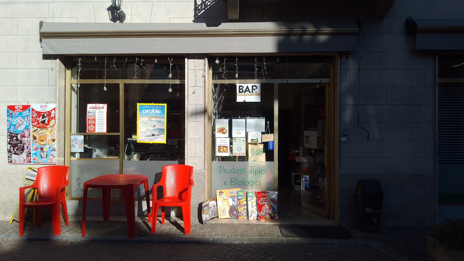 La Piccola Bottega Di Azzone: Bar, Alimentari, Tabacchi, Giornali