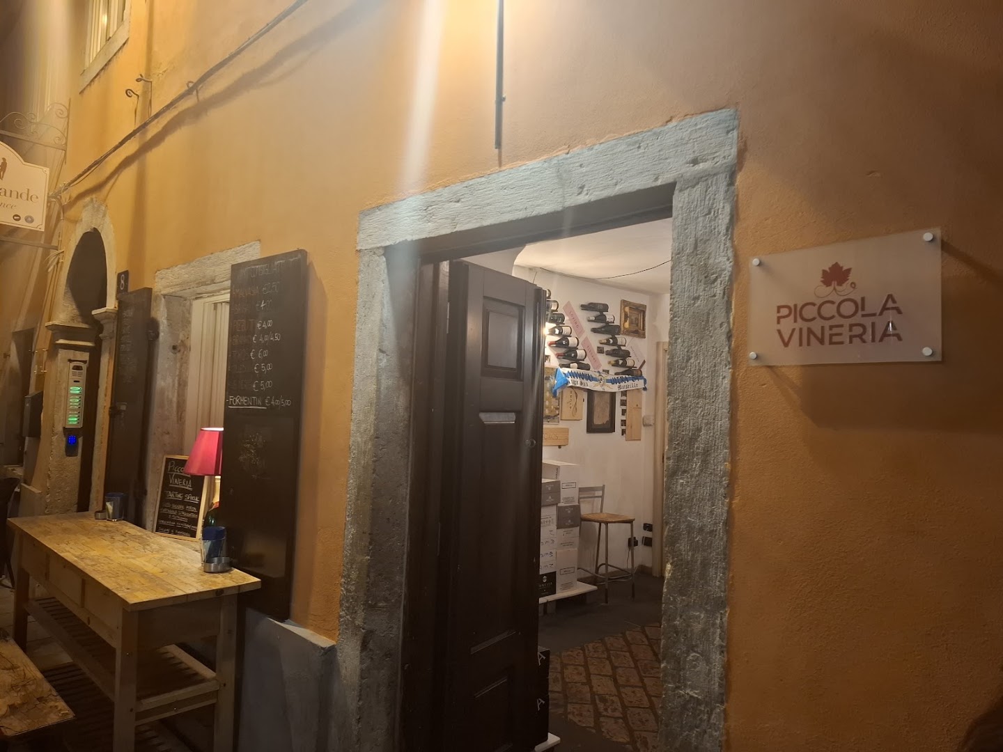 La piccola vineria, Trieste
