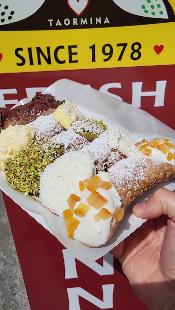 La Pignolata Guinness Cannoli Taormina Since1978 {Da Onofrio}