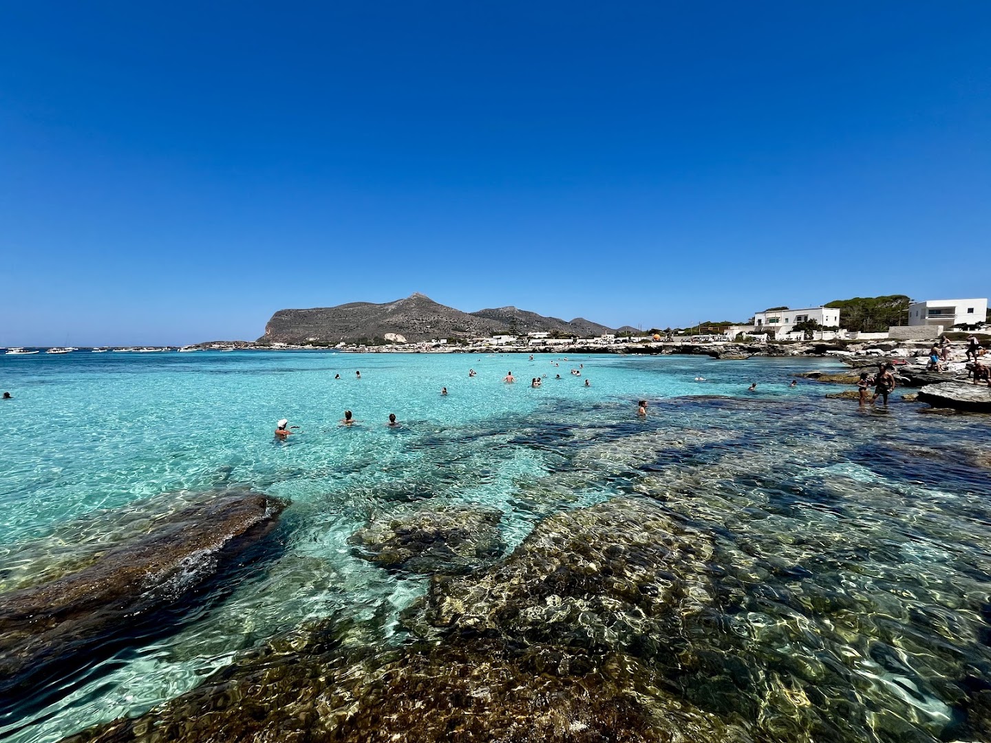 La Playa Bar Ristorante Stuzzicheria Lido con noleggio attrezzature da spiaggia