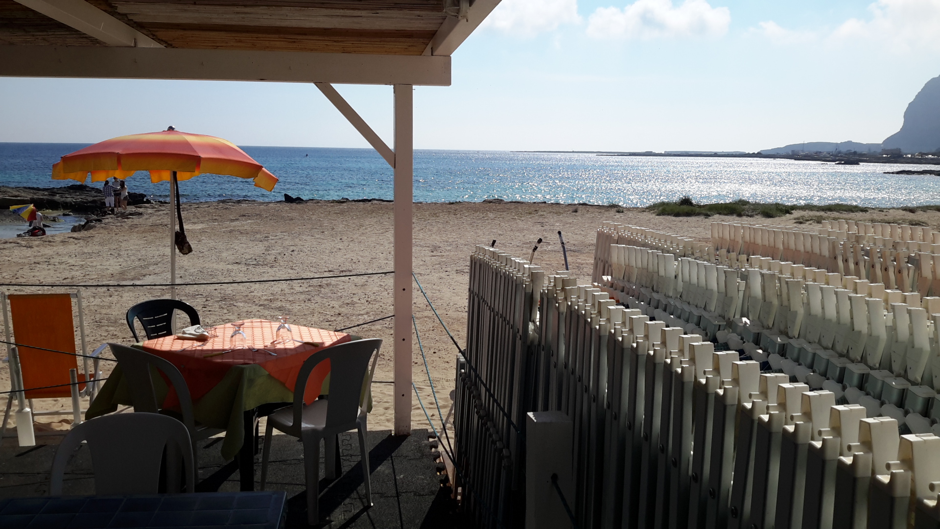 La Playa Bar Ristorante Stuzzicheria Lido con noleggio attrezzature da spiaggia