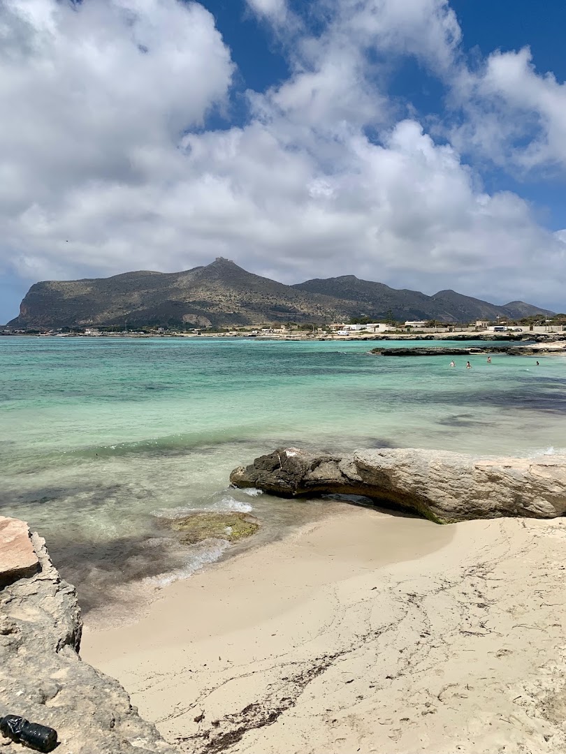 La Playa Bar Ristorante Stuzzicheria Lido con noleggio attrezzature da spiaggia