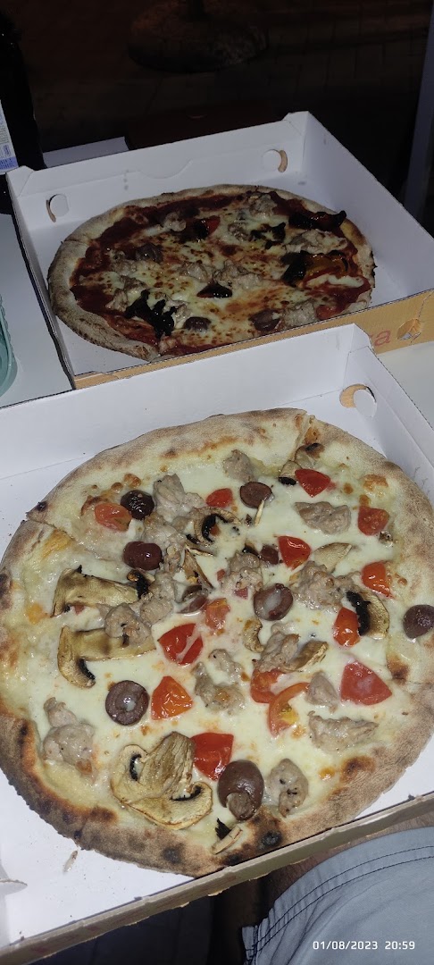 La Rustica Pizzeria