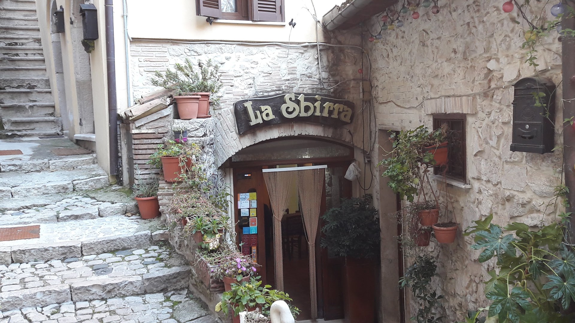 La Sbirra