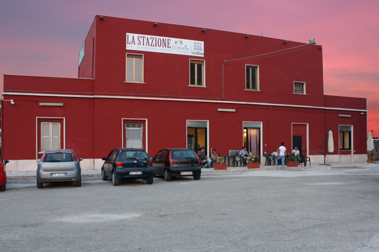 LA STAZIONE Bar Ristorante Pizzeria B&B