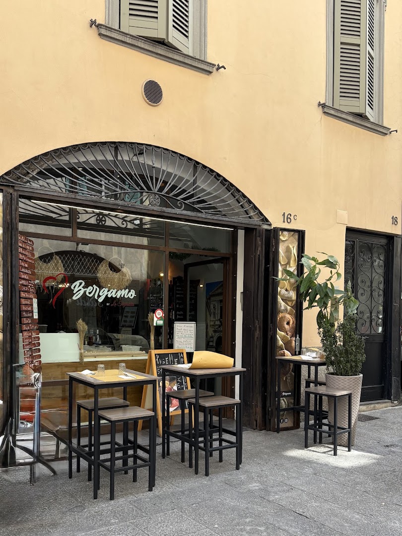 La tagliatella ( I love bergamo ❤️). 16 c, Bergamo