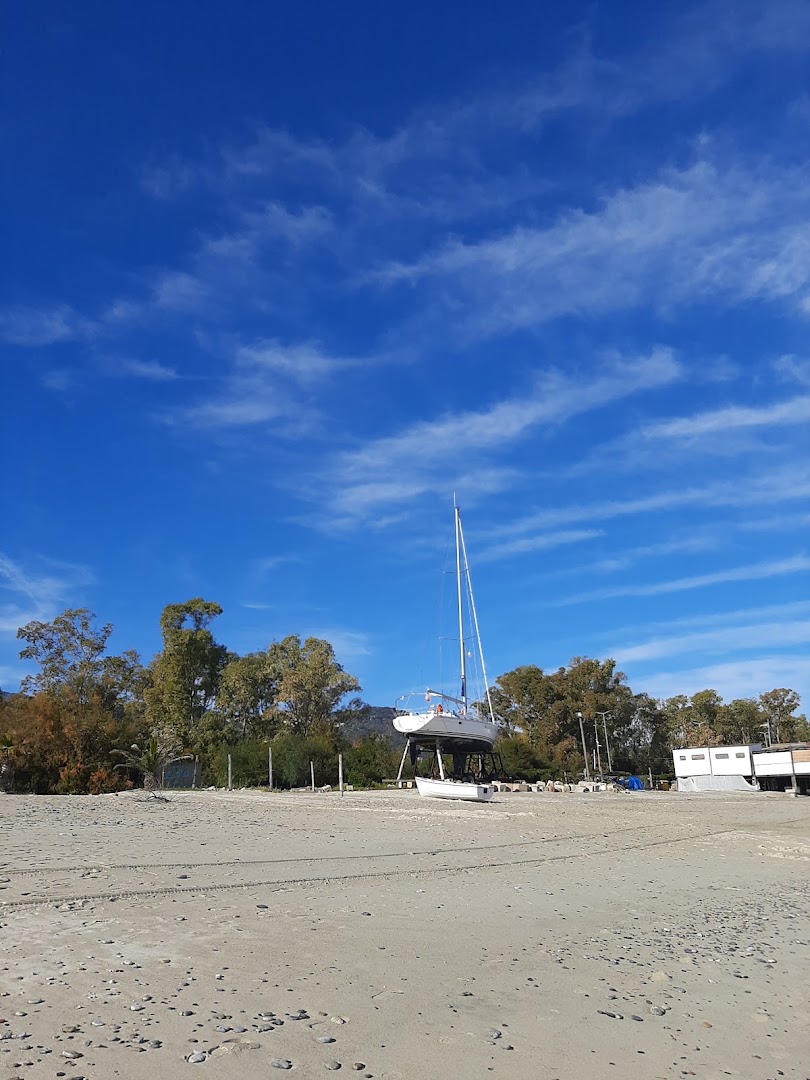 La Taverna di Barbuto – Noleggio Barche, Spiaggia & Sport Acquatici