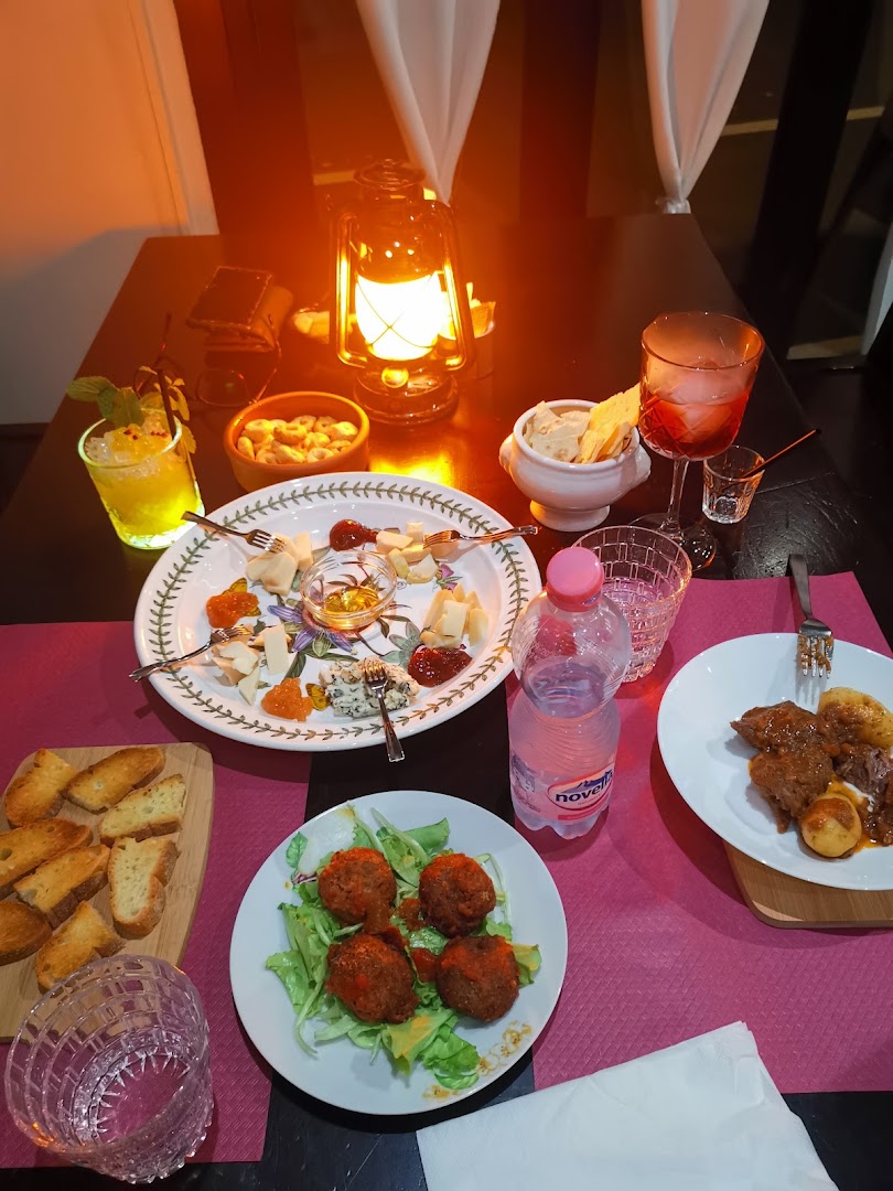 La Taverna Pirata del Lab Cove - bar, cocktails, aperitivi, cucina sempre aperta