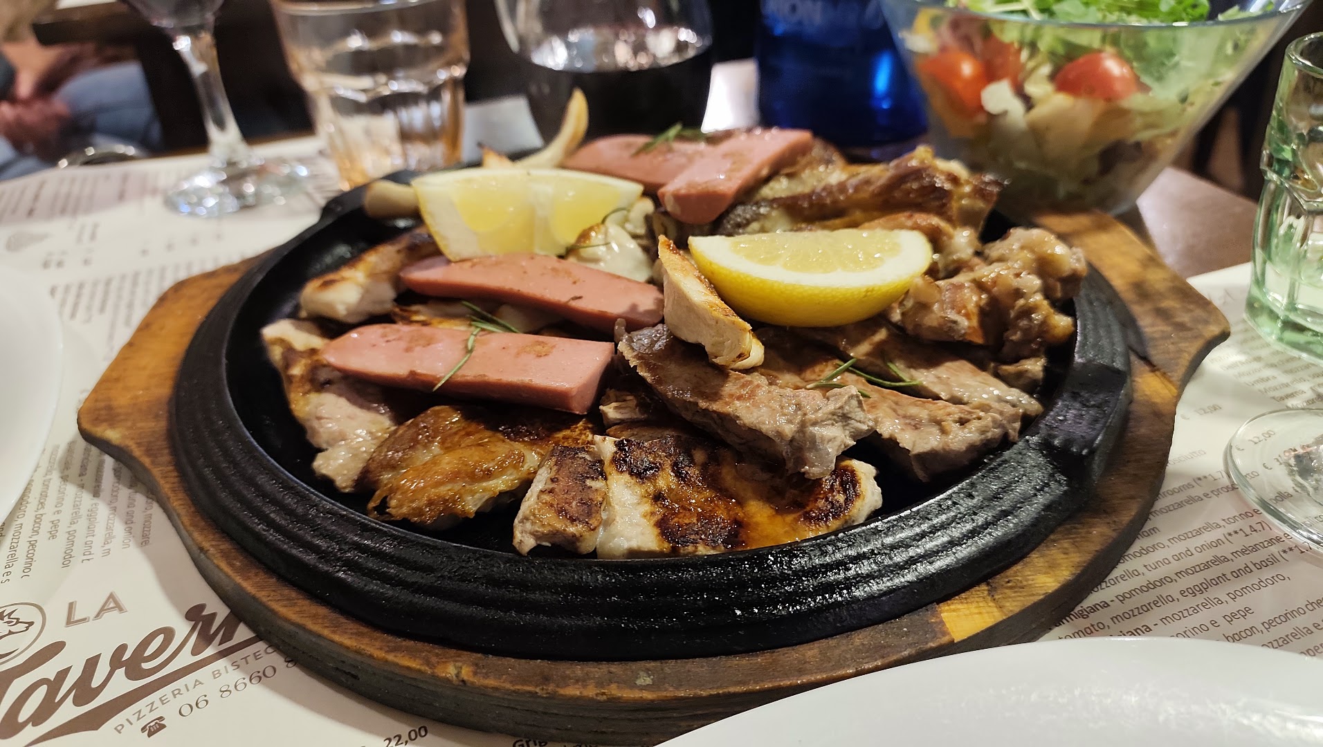 La Taverna Pizzeria Bisteccheria