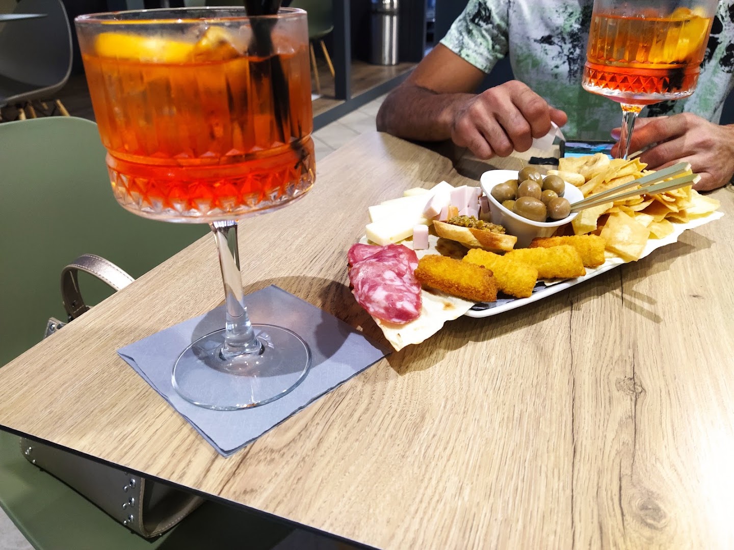 LAB CAFFE’ - Bar - Caffetteria - Aperitivi - Pasti veloci