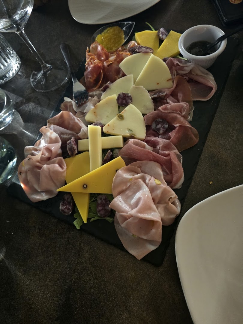 LAG Lounge and Gourmet