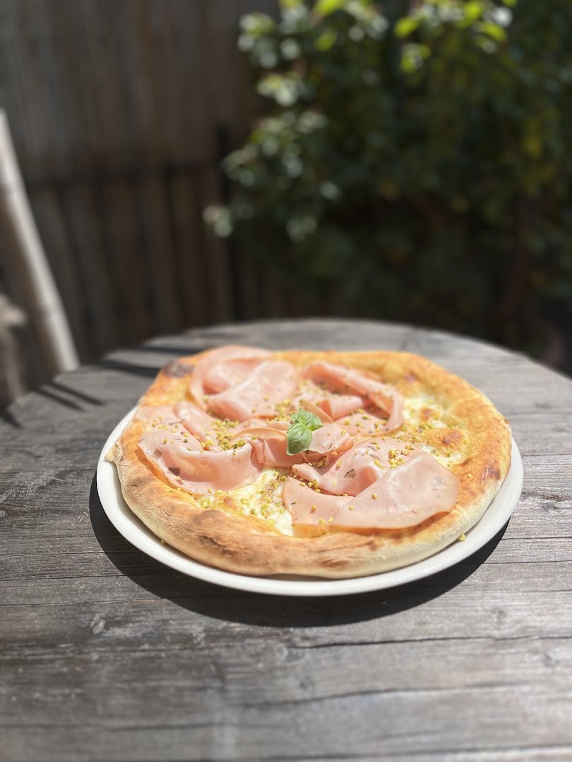L’Agerolina Pizza & Grill, San Genesio ed Uniti