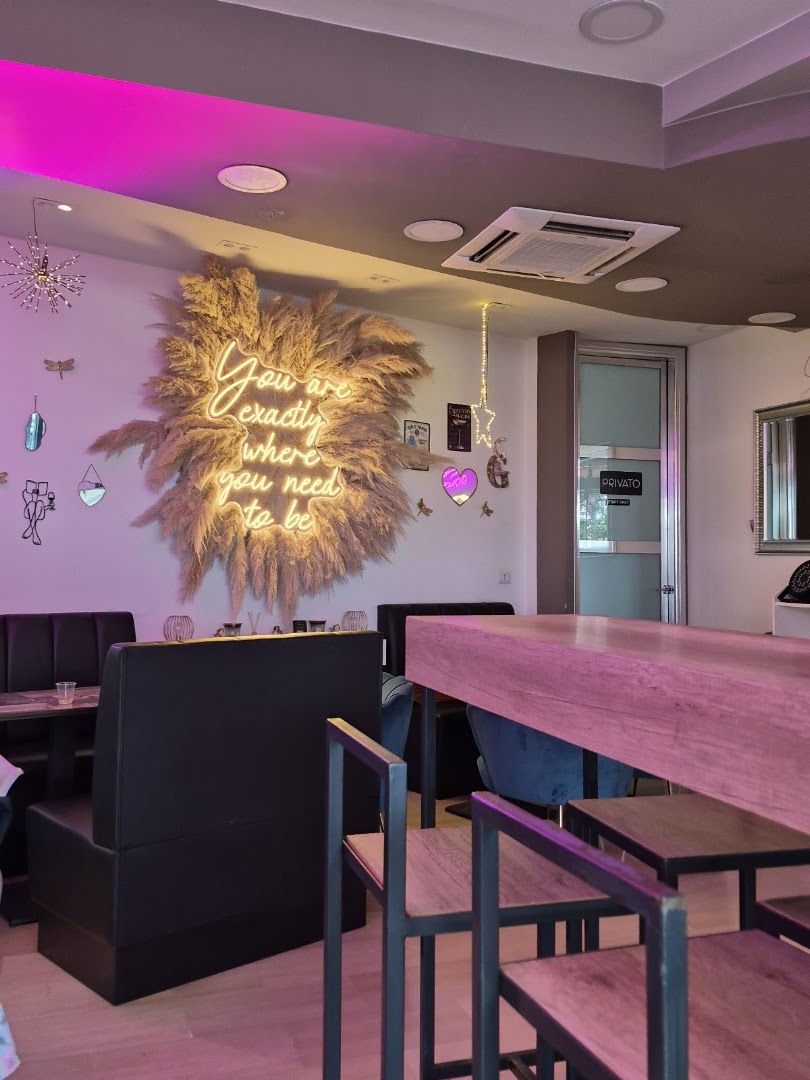 L’Amuri Coffee & Brunch, Aperitivo Cocktails and Dinner Vibes
