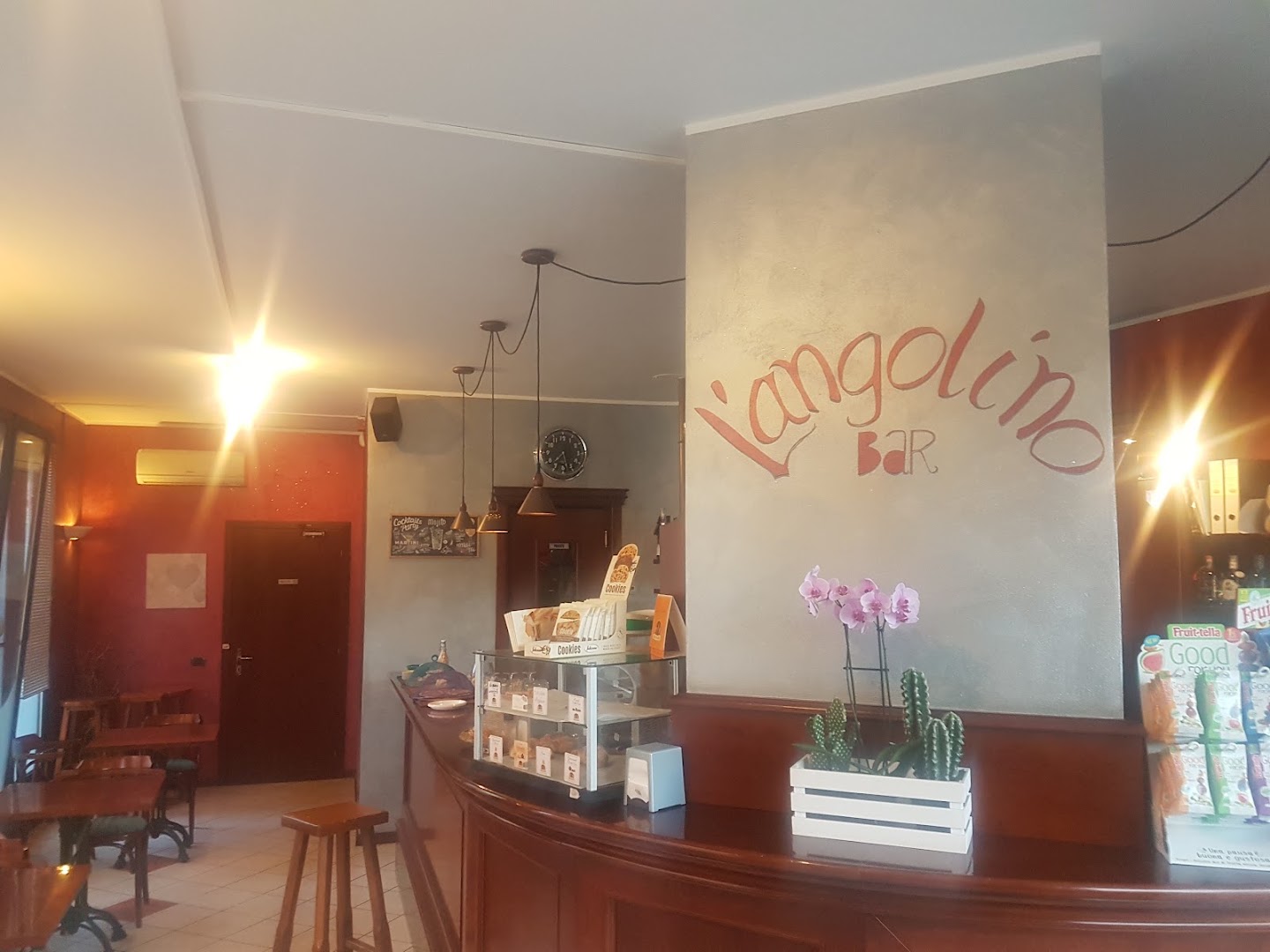 L'angolino Bar, Suno