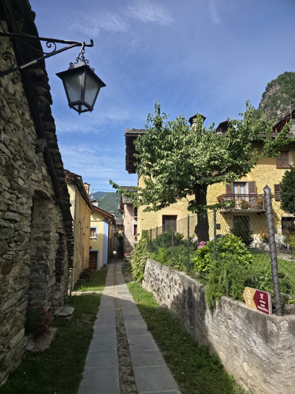 Lassù