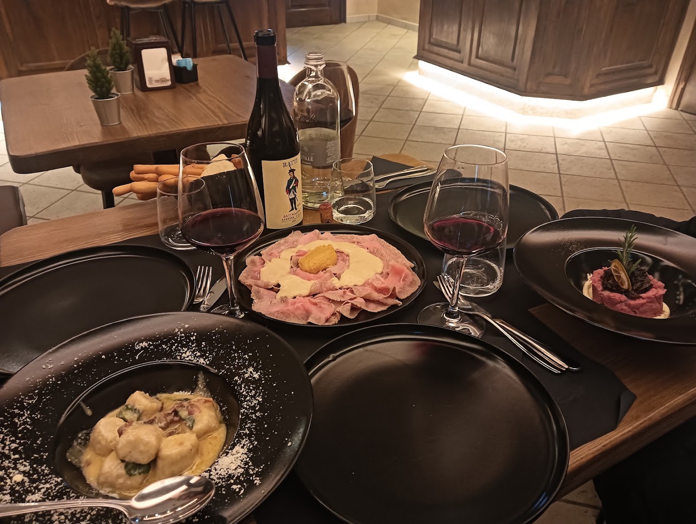 Le Cafè Crème | Bistro & Restaurant