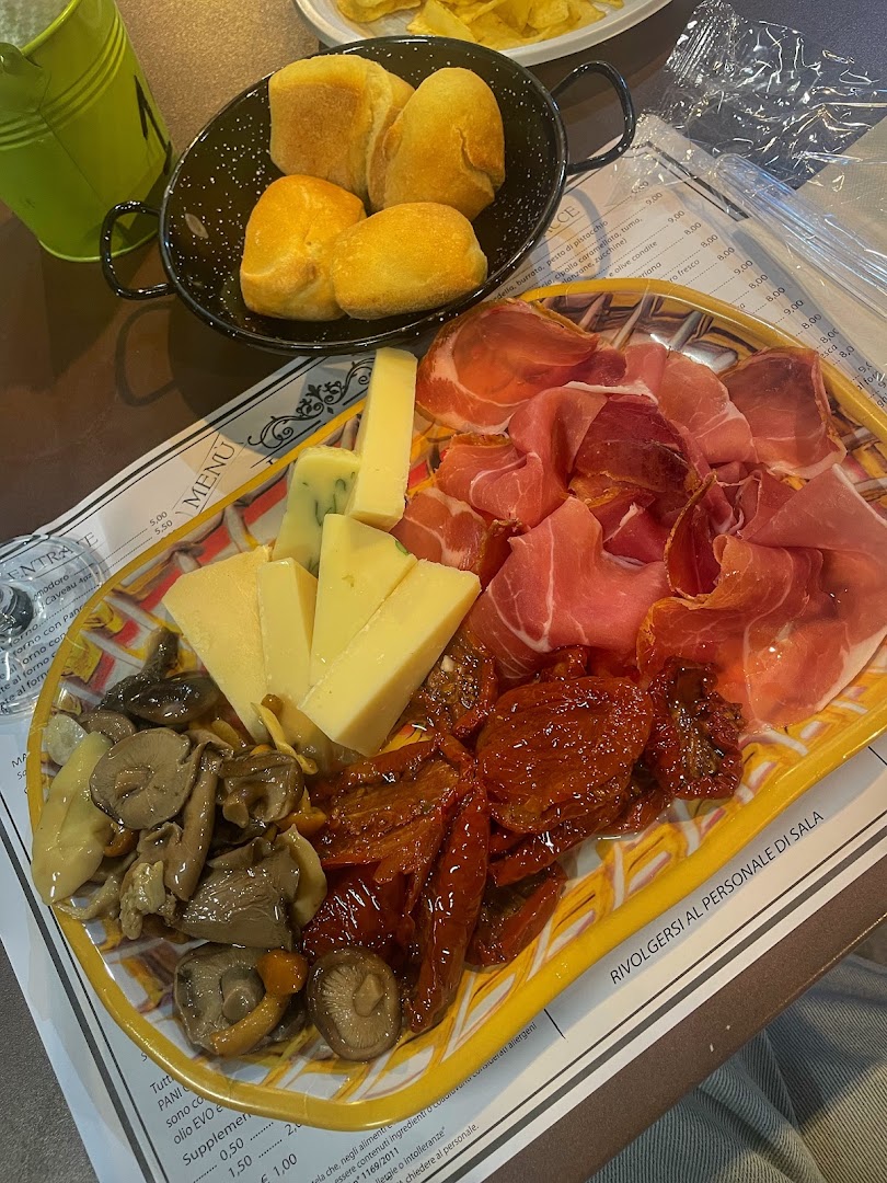 Le Caveau - Wine Bar & more