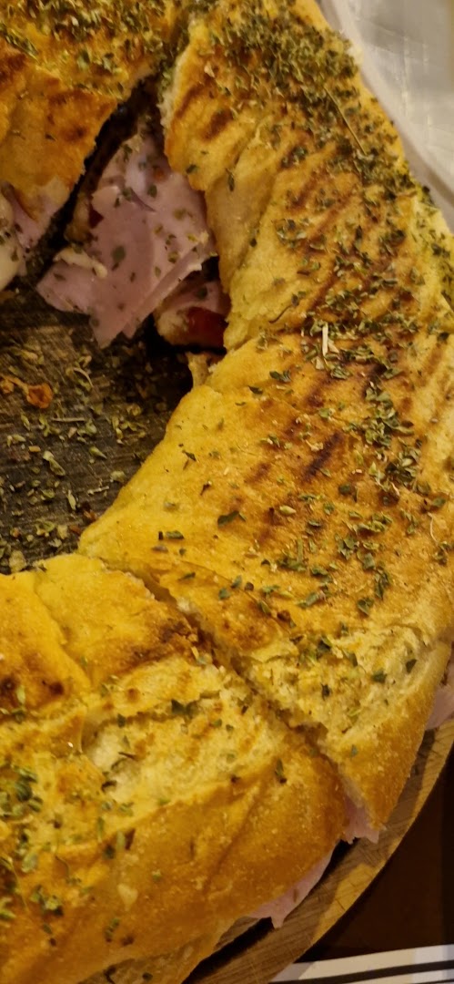 Le Caveau - Wine Bar & more