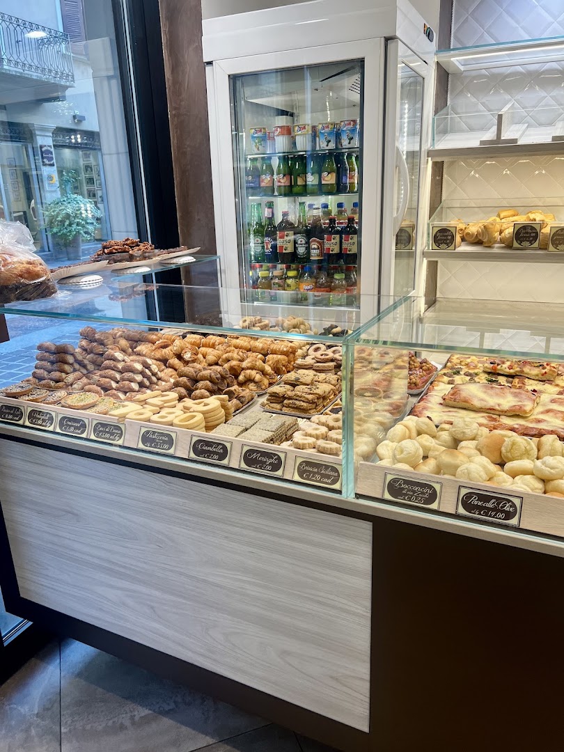 Le Delizie Di Via Zucchi Snc...panificio...pasticceria...caffetteria...biscotteria