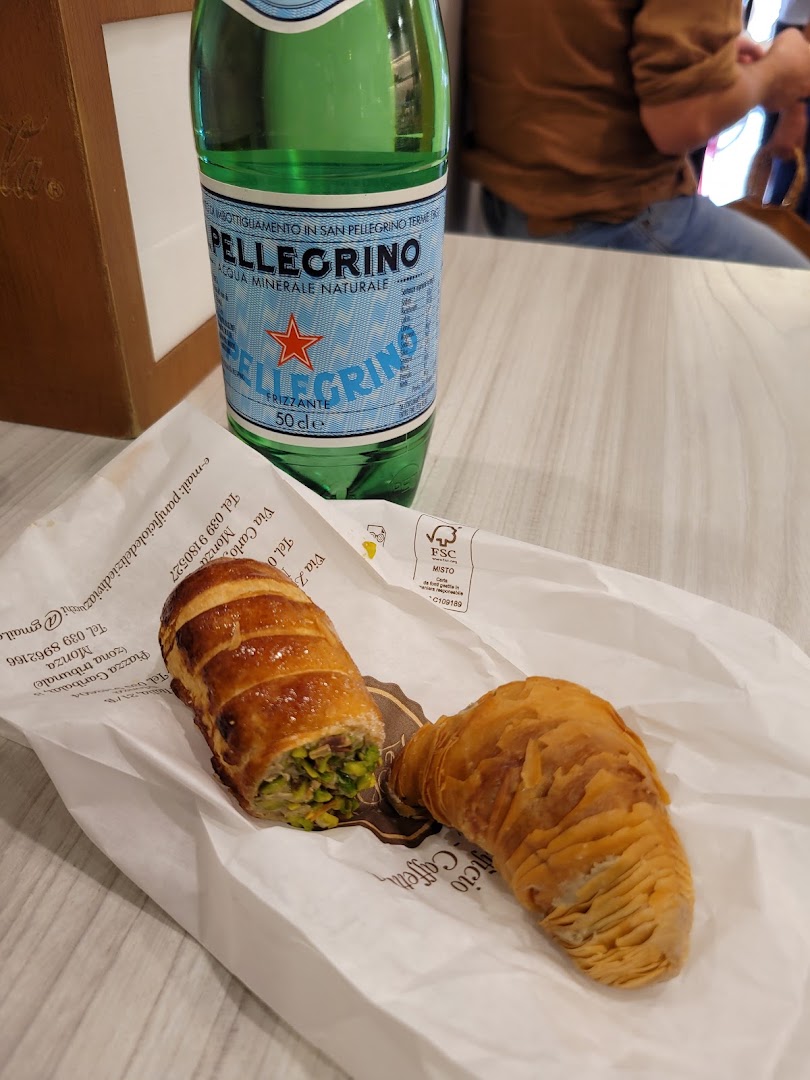 Le Delizie Di Via Zucchi Snc...panificio...pasticceria...caffetteria...biscotteria