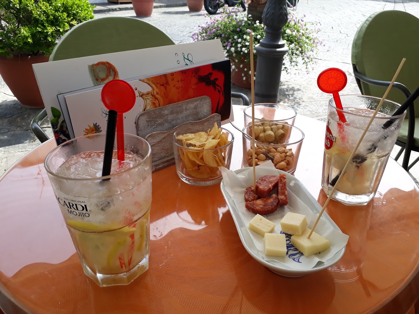 Le Petit Cafè cocktail bar