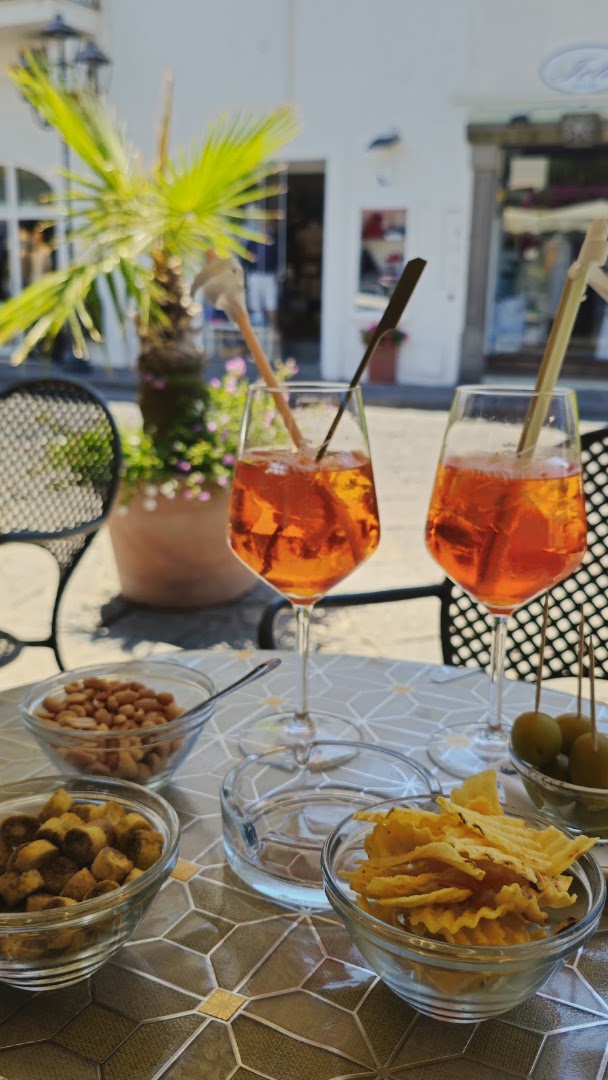 Le Petit Cafè cocktail bar
