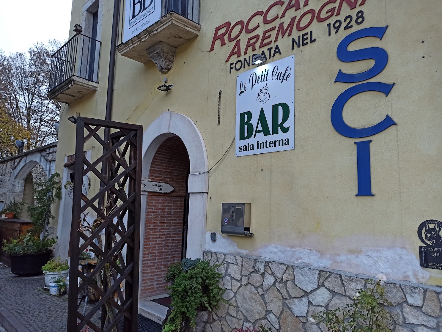 Le Petite Cafè