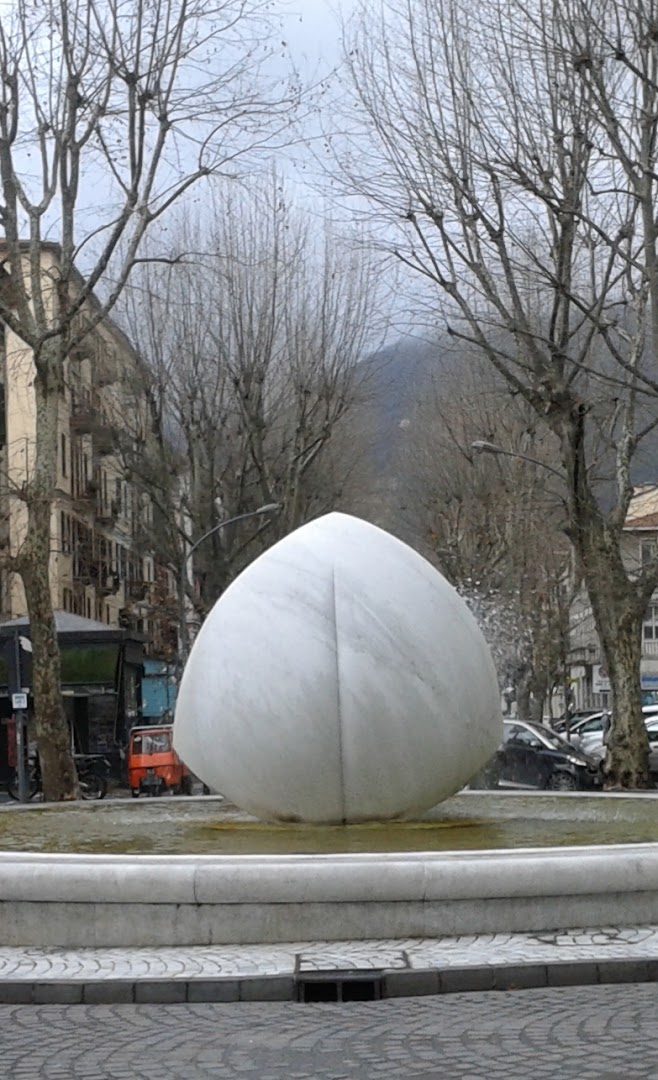 "Le vele" di Viliano Tarabella - Fontana del dialogo