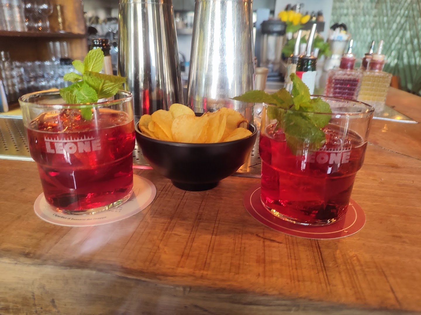 Leon Bar