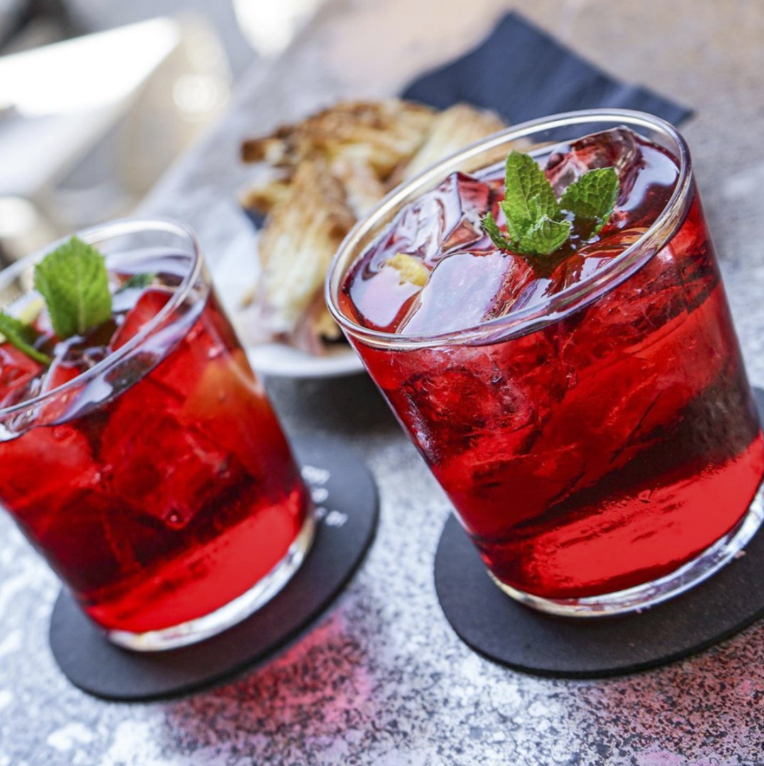 Leon Bar