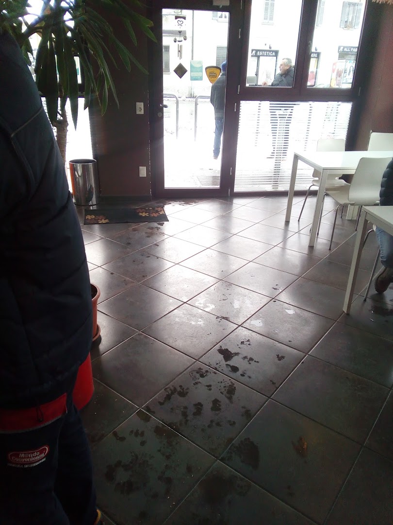 Leo's Café, Villa Guardia