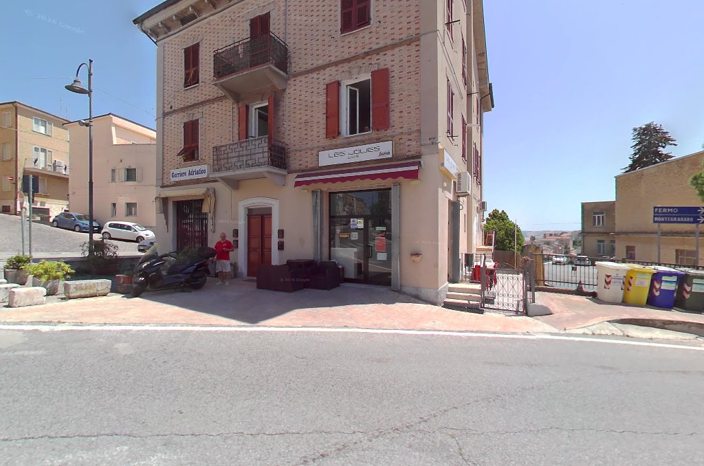 Les Jolies Café di Pantelimon Corina