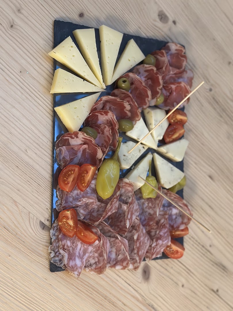 Li Arcadis Winebar, Gonars