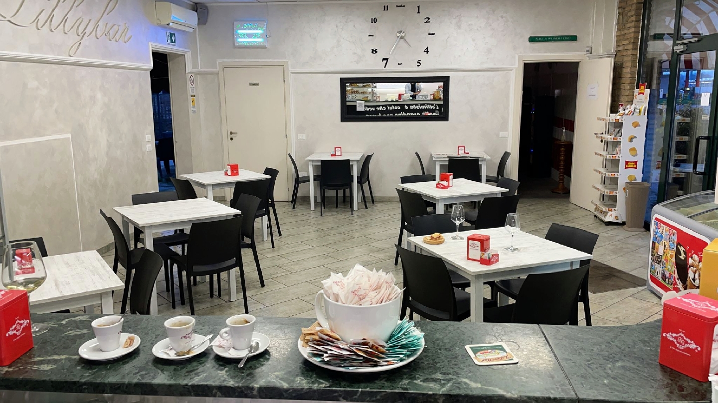 Lilly Bar
