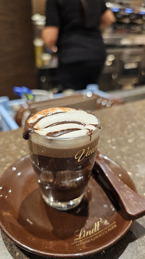 Lindt Chocolate Shop Castel Romano, Castel Romano
