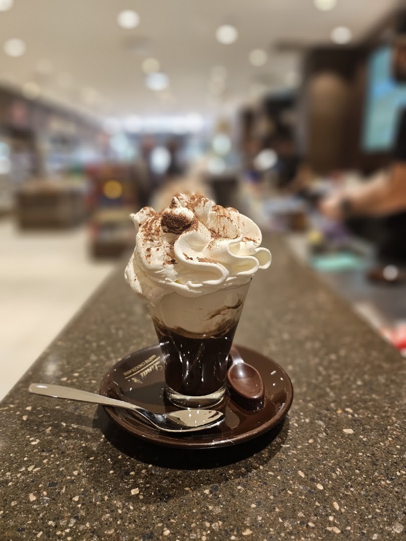 Lindt Chocolate Shop Castel Romano