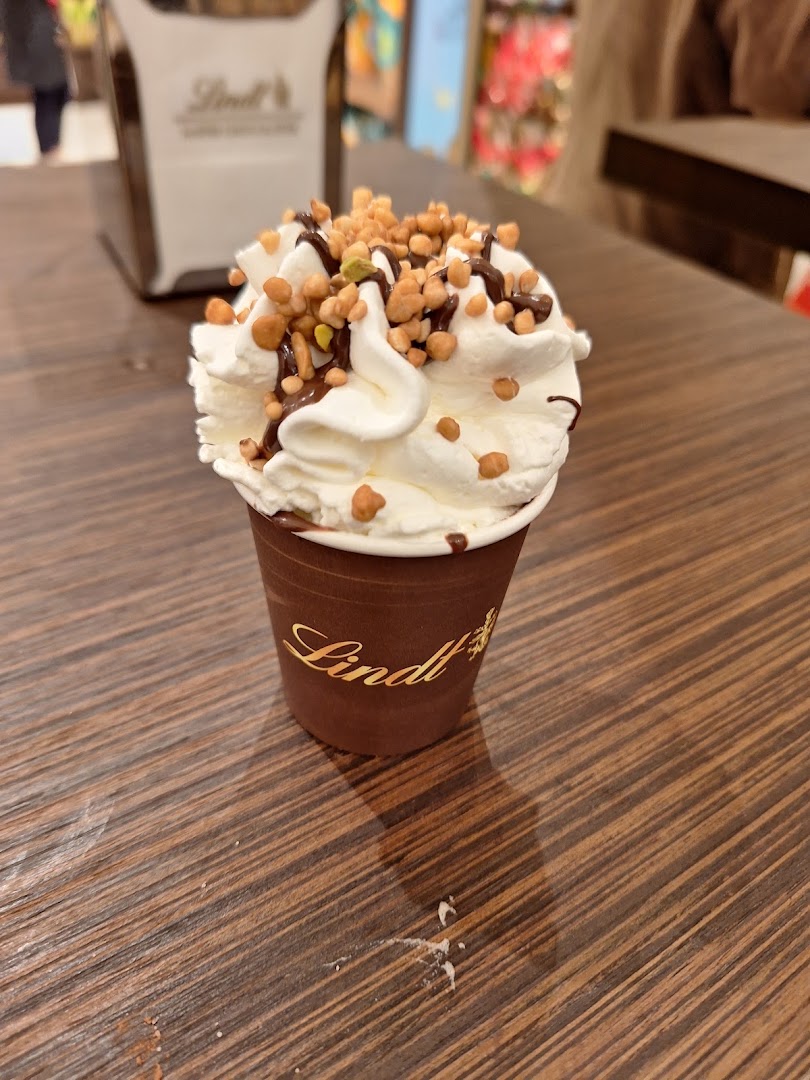 Lindt Chocolate Shop Da Vinci