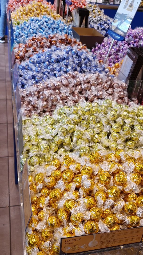 Lindt Chocolate Shop Marcianise
