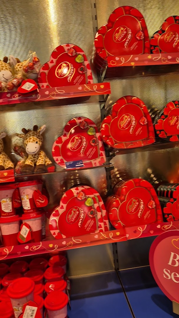 Lindt Chocolate Shop Marcianise