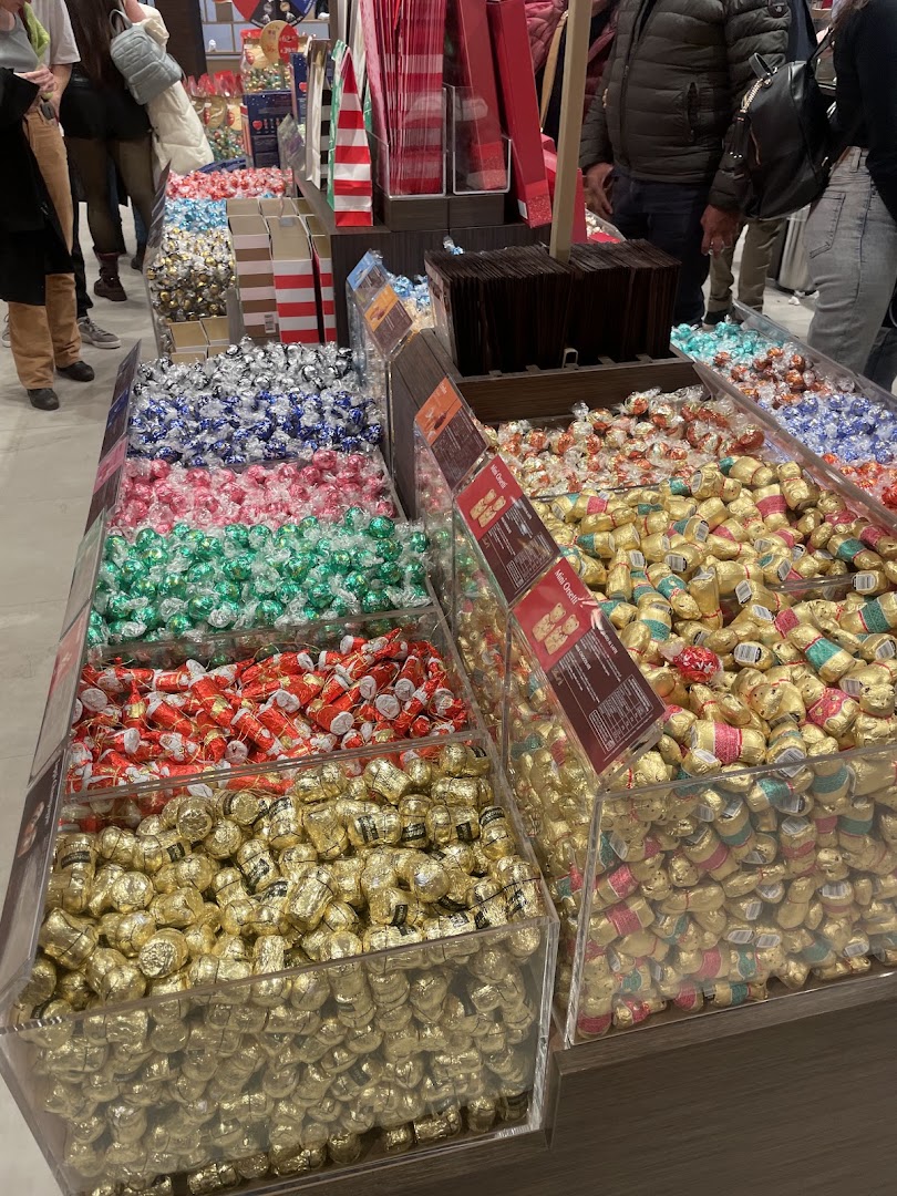 Lindt Chocolate Shop Merlata Bloom
