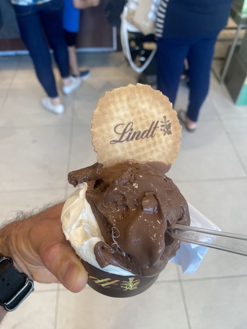Lindt Chocolate Shop Scalo Milano